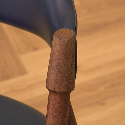 Danish dining chairs in walnut by Duba möbelindustri