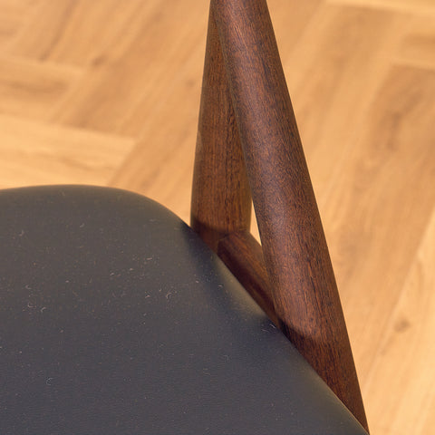 Danish dining chairs in walnut by Duba möbelindustri