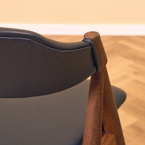 Danish dining chairs in walnut by Duba möbelindustri