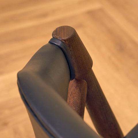 Danish dining chairs in walnut by Duba möbelindustri