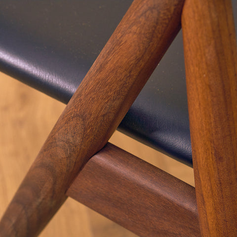 Danish dining chairs in walnut by Duba möbelindustri
