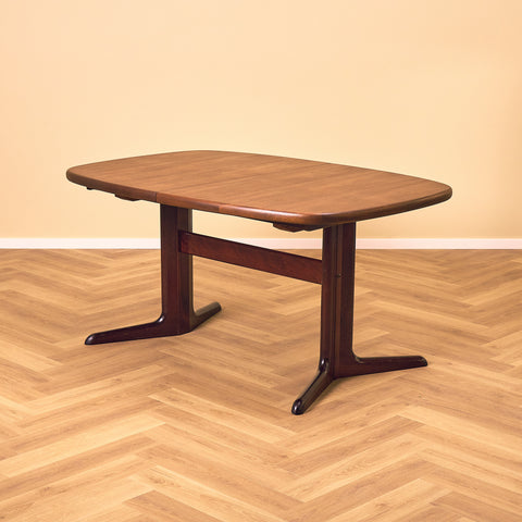 Danish oval dining table in mahogany by Skovby Møbelfabrik