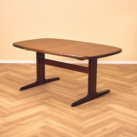 Danish oval dining table in mahogany by Skovby Møbelfabrik