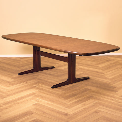 Danish oval dining table in mahogany by Skovby Møbelfabrik