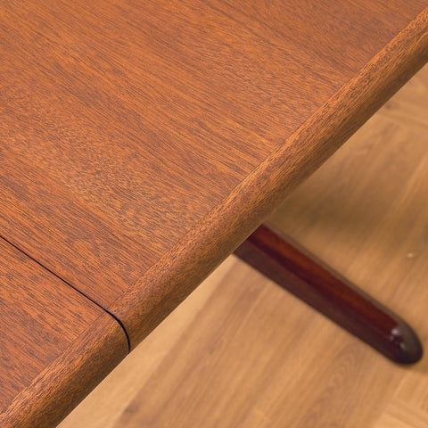 Danish oval dining table in mahogany by Skovby Møbelfabrik