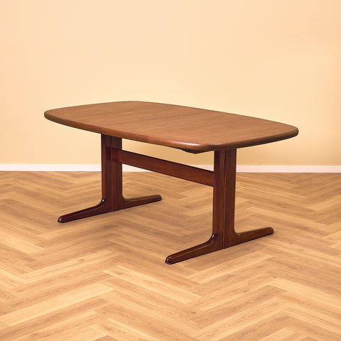 Danish oval dining table in mahogany by Skovby Møbelfabrik