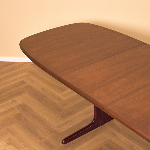 Danish oval dining table in mahogany by Skovby Møbelfabrik