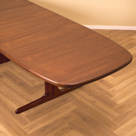 Danish oval dining table in mahogany by Skovby Møbelfabrik