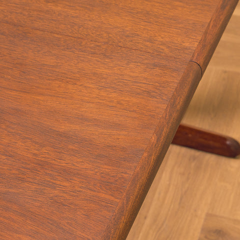Danish oval dining table in mahogany by Skovby Møbelfabrik