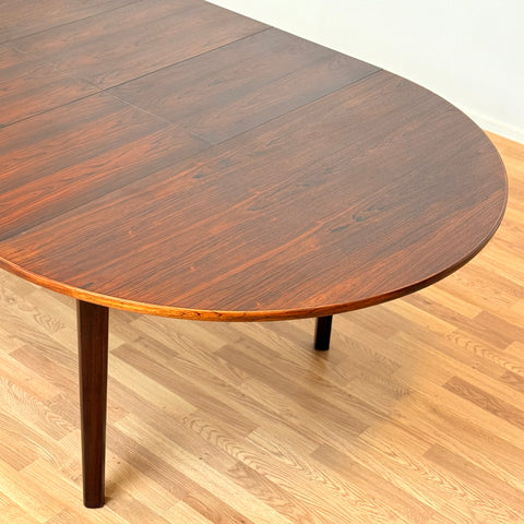 Danish round dining table in Santos rosewood with 2 ext