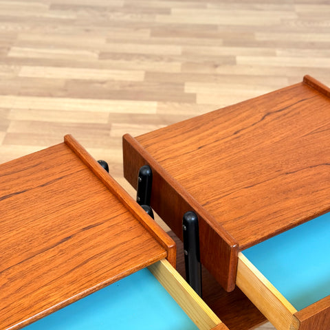 Swedish set of 2 bedside table in teak by AB Carlström & CO möbelfabrik