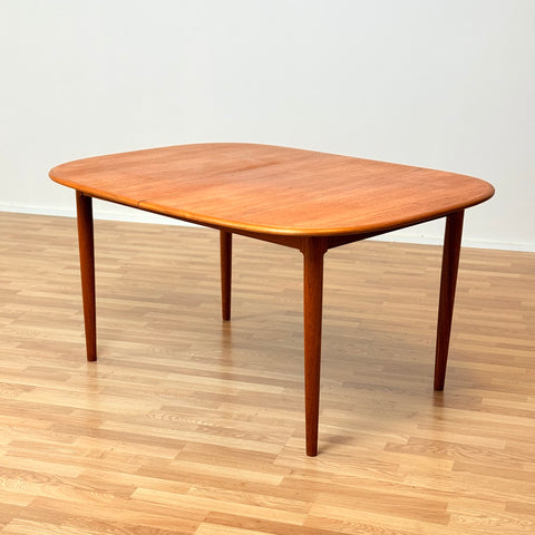 Danish oval dining table in teak by Skovmand & Andersen