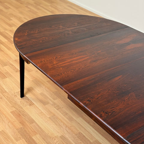 Danish round dining table in Santos rosewood with 2 ext