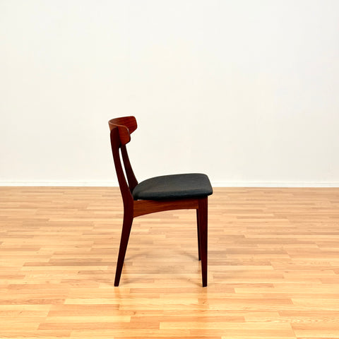 Danish set of 6 dining chairs in teak