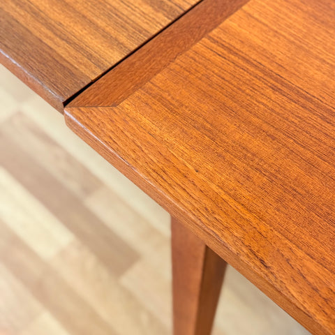 Danish dining table in teak