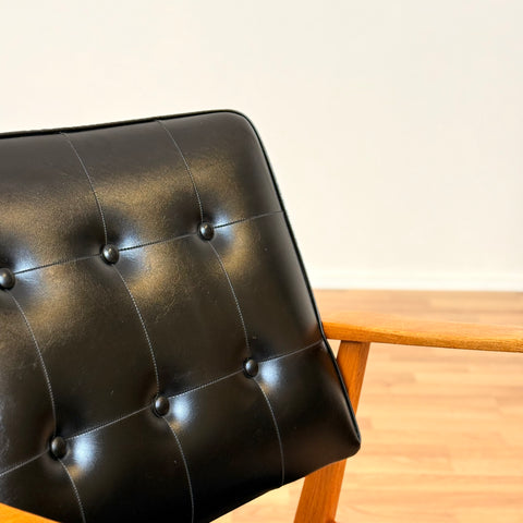 Armchair in solid oak