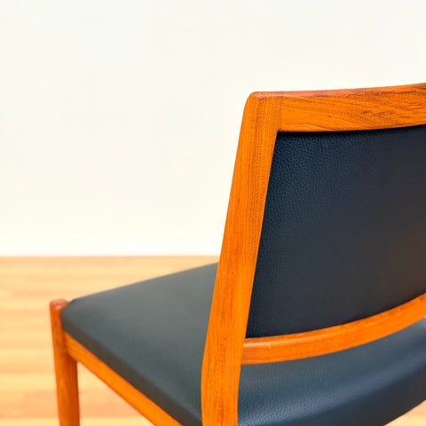 Swedish dining chairs in walnut by Skaraborgs Möbelindustri AB