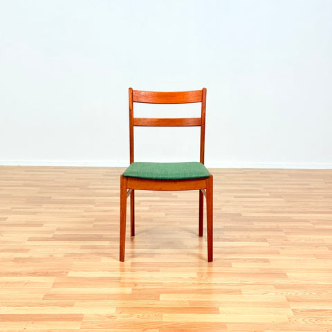 Swedish set of 6 dining chairs in oak