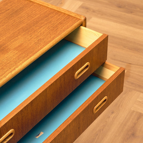 Swedish small chest of drawers in teak and oak by AB Carlström