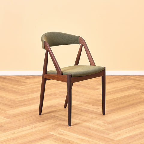 Danish dining chairs in walnut, model 31 by Kai Kristiansen
