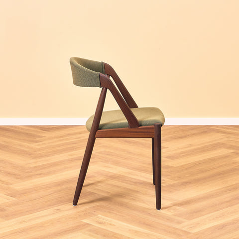 Danish dining chairs in walnut, model 31 by Kai Kristiansen