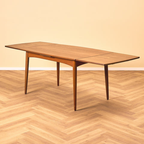 Danish dining table in teak