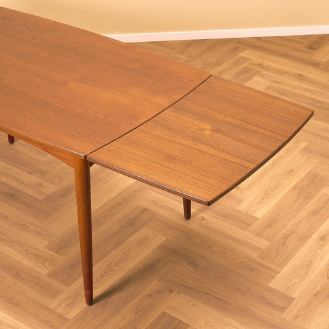 Danish dining table in teak