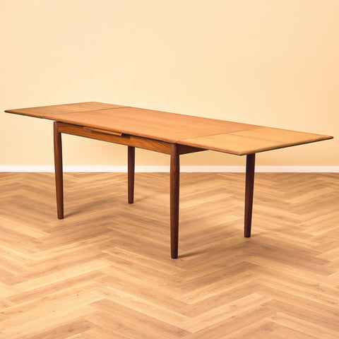 Danish dining table in teak