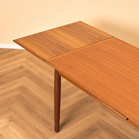 Danish dining table in teak