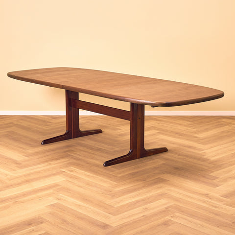 Danish oval dining table in mahogany by Skovby Møbelfabrik