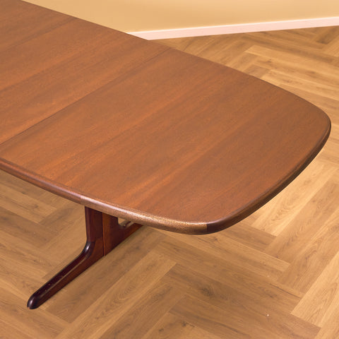 Danish oval dining table in mahogany by Skovby Møbelfabrik