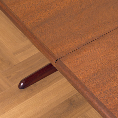 Danish oval dining table in mahogany by Skovby Møbelfabrik