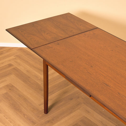 Danish dining table in teak