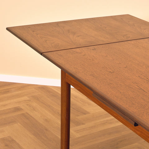 Danish dining table in teak