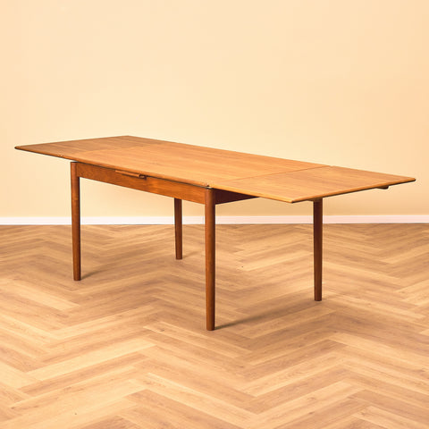 Danish dining table in teak by AM Møbler