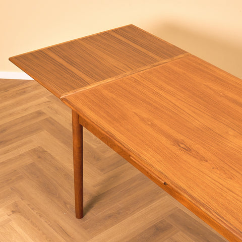 Danish dining table in teak by AM Møbler