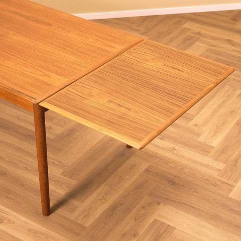 Danish dining table in teak by AM Møbler