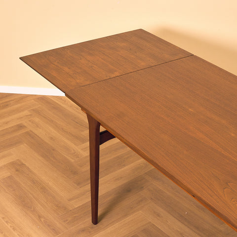 Danish dining table in teak