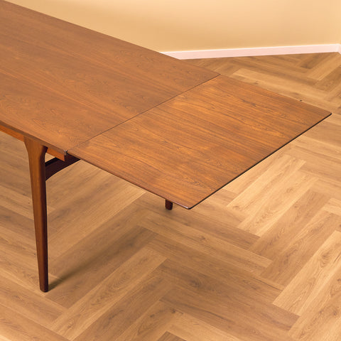 Danish dining table in teak