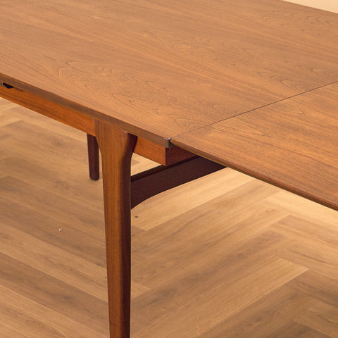 Danish dining table in teak