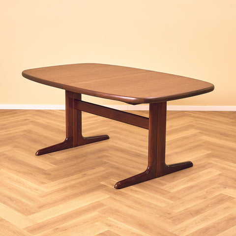 Danish oval dining table in mahogany by Skovby Møbelfabrik