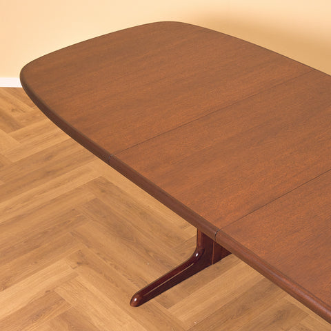Danish oval dining table in mahogany by Skovby Møbelfabrik