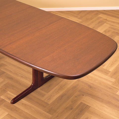Danish oval dining table in mahogany by Skovby Møbelfabrik
