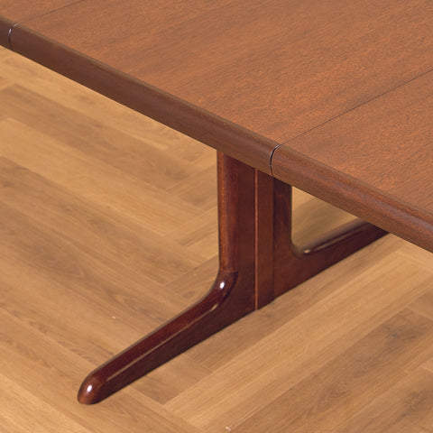 Danish oval dining table in mahogany by Skovby Møbelfabrik