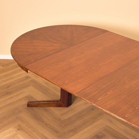 German round dining table in Santos rosewood by Rincklake van Endert