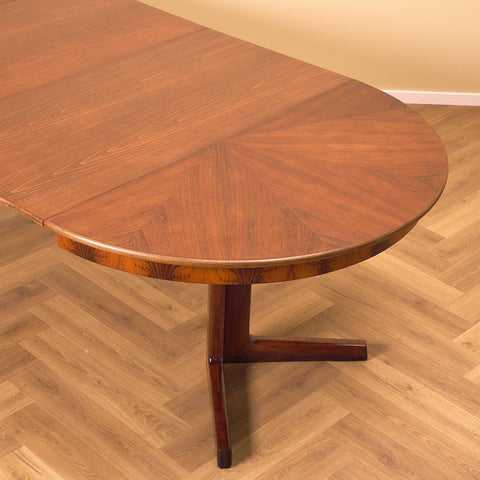 German round dining table in Santos rosewood by Rincklake van Endert