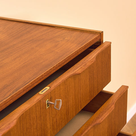 Danish chest of drawers in teak