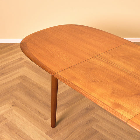 Danish oval dining table in teak by Svend Aage Madsen for Elsteds Møbelfabrik