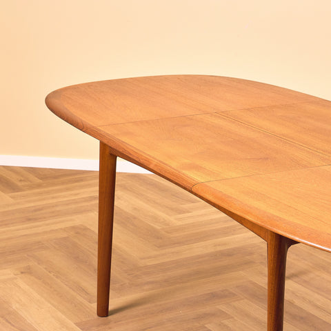 Danish oval dining table in teak by Svend Aage Madsen for Elsteds Møbelfabrik