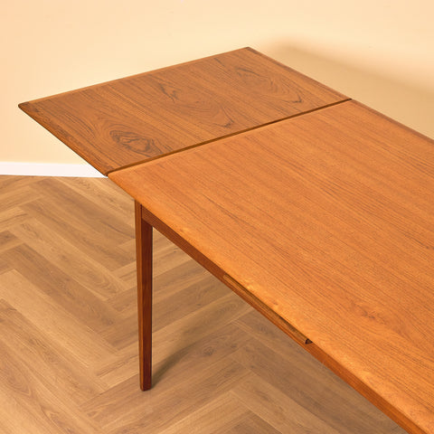Danish dining table in teak